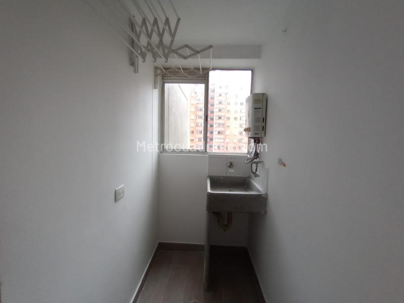 2BR Apartment with Balcony in Los Colores (Stratum 4) - 9