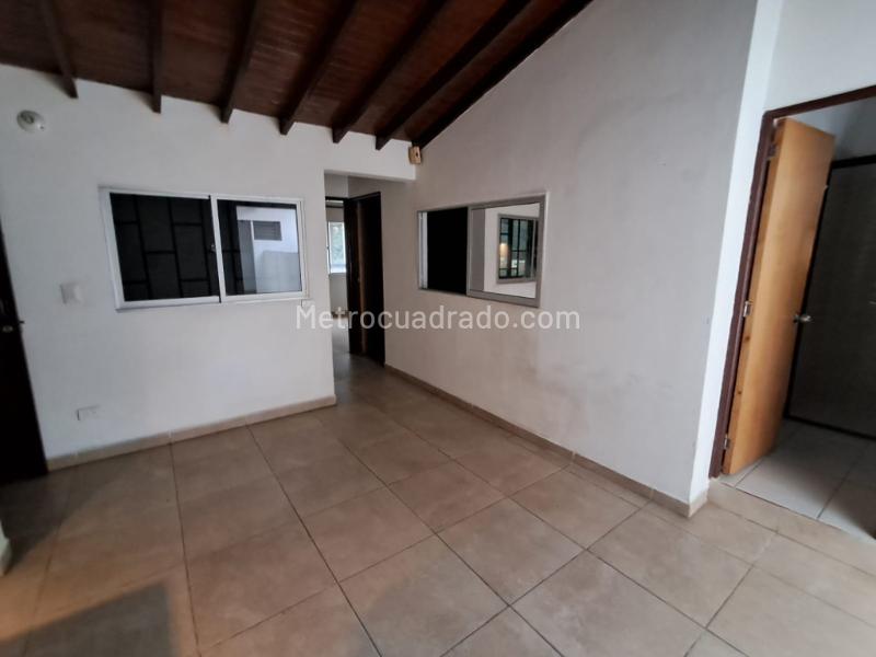 Elegant 2BR Apartment in Pilarica - 2