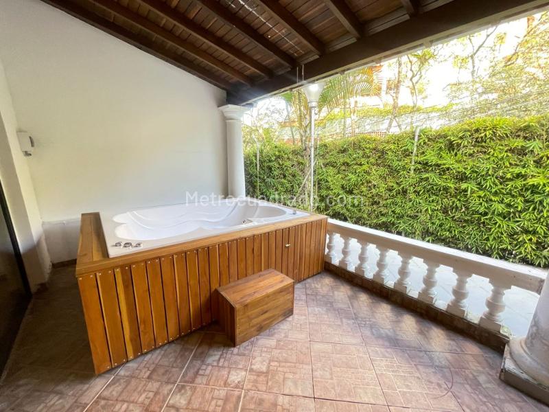 Casa de 4 Alcobas con Jacuzzi, Terraza y Seguridad 24/7 en El Tesoro - 2