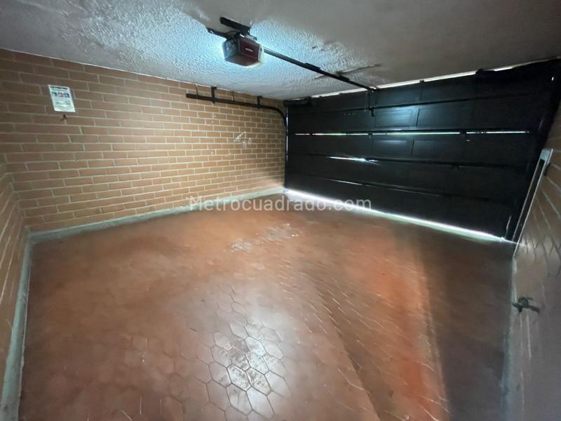 Casa de 4 Alcobas con Jacuzzi, Terraza y Seguridad 24/7 en El Tesoro - 4