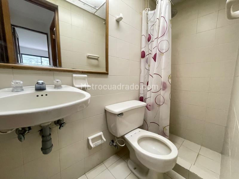 Casa de 4 Alcobas con Jacuzzi, Terraza y Seguridad 24/7 en El Tesoro - 6