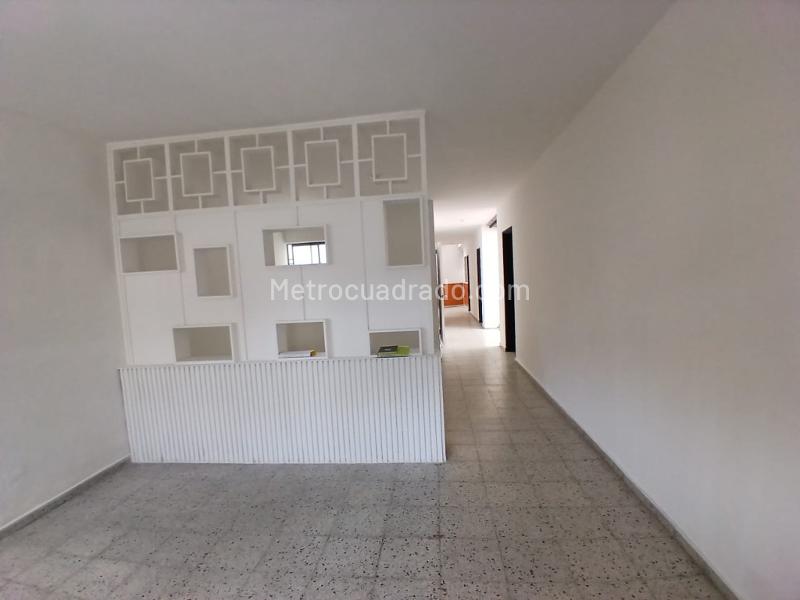 Elegant 4BR House in Belen Nogal