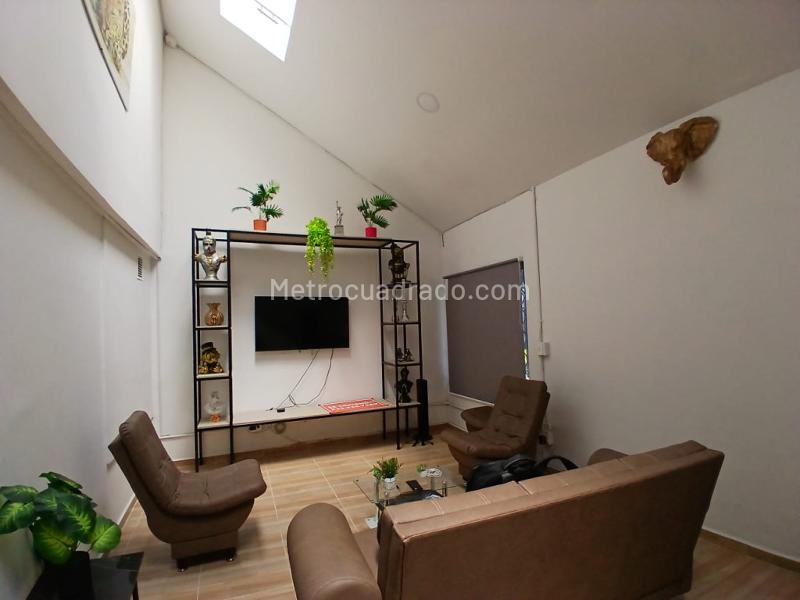 Casa Dúplex Elegante de 5 Alcobas en Belén Malibu