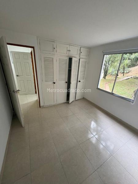 Apartamento de 3 Alcobas en Arriendo en Belén Las Violetas (Estrato 3) - 8