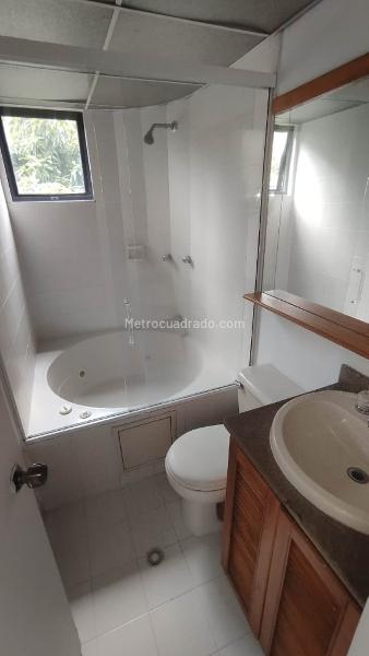 Tranquil 2BR Apartment in El Poblado - 9