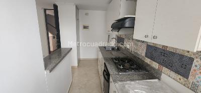 Apartamento de 3 alcobas en arriendo en El Poblado, Medellín, 68 m² · foto 2 de 13