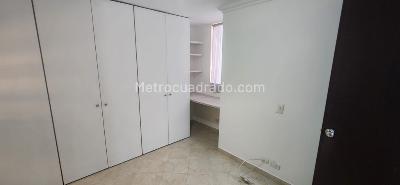 Apartamento de 3 alcobas en arriendo en El Poblado, Medellín, 68 m² · foto 12 de 13
