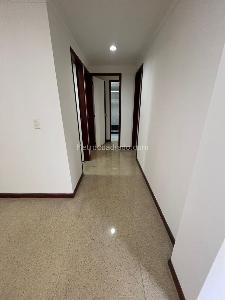 Apartamento en arriendo en Laureles, Medellín · foto 7 de 17