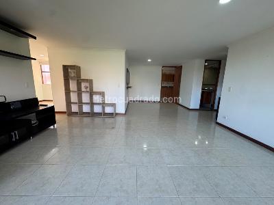 Apartamento de 3 alcobas en arriendo en Los Balsos, Medellín, 136 m² · foto 2 de 19