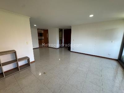 Apartamento de 3 alcobas en arriendo en Los Balsos, Medellín, 136 m² · foto 3 de 19