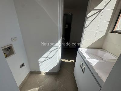 Apartamento de 3 alcobas en arriendo en Los Balsos, Medellín, 136 m² · foto 9 de 19