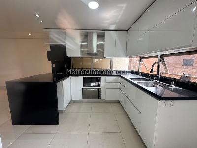 Apartamento de 3 alcobas en arriendo en Loma De Los Parra, Medellín, 140 m² · foto 2 de 20