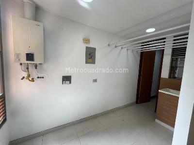 Apartamento de 3 alcobas en arriendo en Loma De Los Parra, Medellín, 140 m² · foto 3 de 20