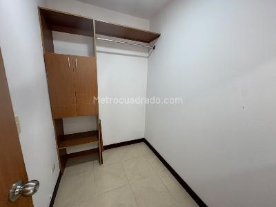 Apartamento de 3 alcobas en arriendo en Loma De Los Parra, Medellín, 140 m² · foto 5 de 20