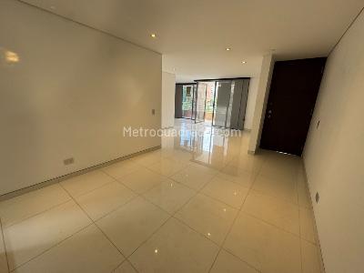 Apartamento de 3 alcobas en arriendo en Loma De Los Parra, Medellín, 140 m² · foto 7 de 20