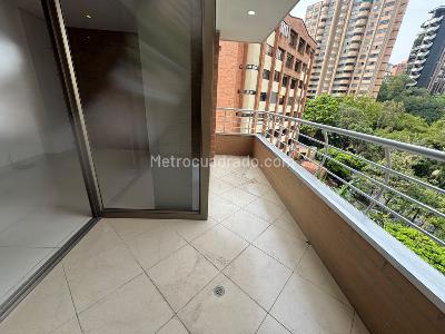 Apartamento de 3 alcobas en arriendo en Loma De Los Parra, Medellín, 140 m² · foto 11 de 20