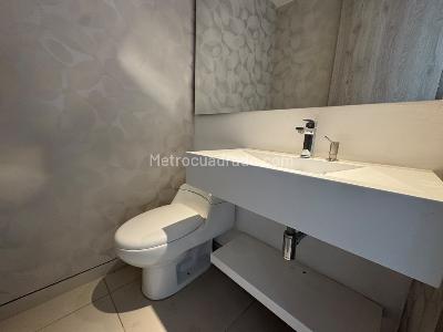 Apartamento de 3 alcobas en arriendo en Loma De Los Parra, Medellín, 140 m² · foto 12 de 20