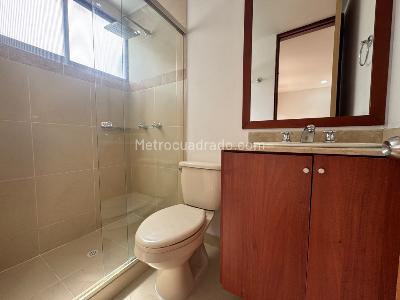 Apartamento de 3 alcobas en arriendo en Loma De Los Parra, Medellín, 140 m² · foto 17 de 20