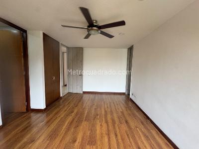 Apartamento de 3 alcobas en arriendo en Loma De Los Parra, Medellín, 140 m² · foto 18 de 20
