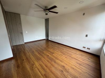 Apartamento de 3 alcobas en arriendo en Loma De Los Parra, Medellín, 140 m² · foto 19 de 20