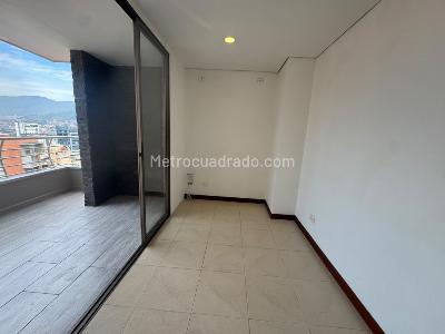 Apartamento de 3 alcobas en arriendo en Loma De Los Parra, Medellín, 138 m² · foto 11 de 20