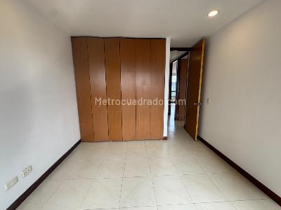 Apartamento de 3 alcobas en arriendo en Loma De Los Parra, Medellín, 138 m² · foto 15 de 20