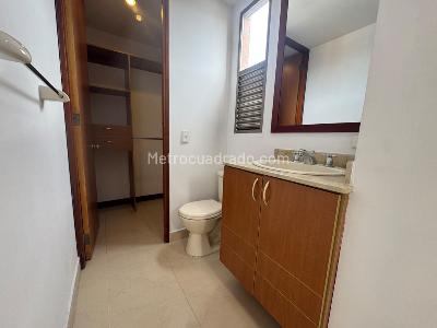 Apartamento de 3 alcobas en arriendo en Loma De Los Parra, Medellín, 138 m² · foto 19 de 20