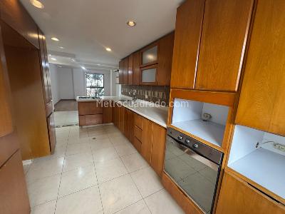 Apartamento de 3 alcobas en arriendo en Loma De Los Parra, Medellín, 200 m² · foto 4 de 19