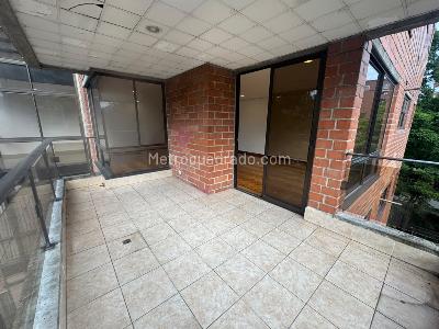 Apartamento de 3 alcobas en arriendo en Loma De Los Parra, Medellín, 200 m² · foto 5 de 19