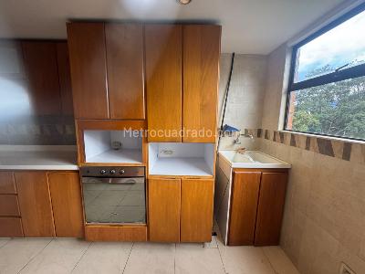 Apartamento de 3 alcobas en arriendo en Loma De Los Parra, Medellín, 200 m² · foto 6 de 19