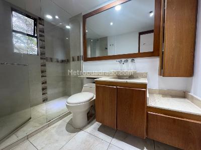 Apartamento de 3 alcobas en arriendo en Loma De Los Parra, Medellín, 200 m² · foto 11 de 19