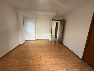 Apartamento de 3 alcobas en arriendo en Loma De Los Parra, Medellín, 200 m² · foto 12 de 19