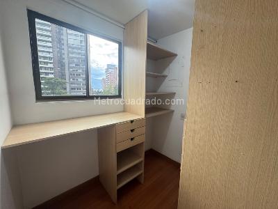 Apartamento de 3 alcobas en arriendo en Loma De Los Parra, Medellín, 200 m² · foto 17 de 19