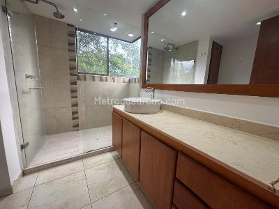 Apartamento de 3 alcobas en arriendo en Loma De Los Parra, Medellín, 200 m² · foto 18 de 19