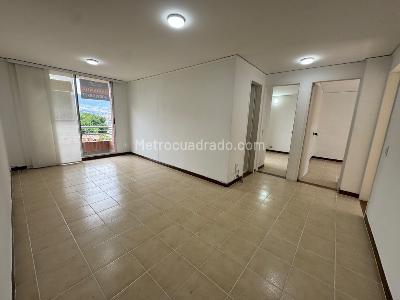 Apartamento de 3 alcobas en arriendo en San Julian, Medellín, 69 m² · foto 3 de 15