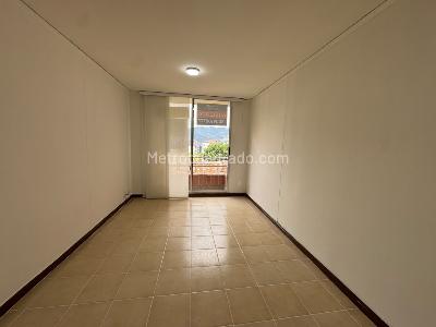 Apartamento de 3 alcobas en arriendo en San Julian, Medellín, 69 m² · foto 4 de 15