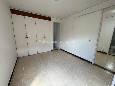 Apartamento de 3 alcobas en arriendo en San Julian, Medellín, 69 m² · foto 13 de 15