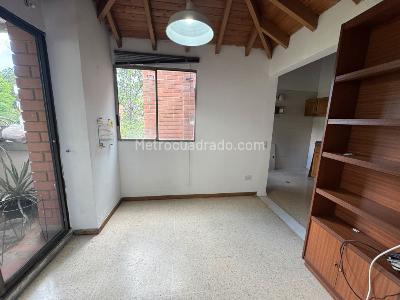 Apartaestudio en arriendo en La Frontera, Medellín · foto 2 de 10