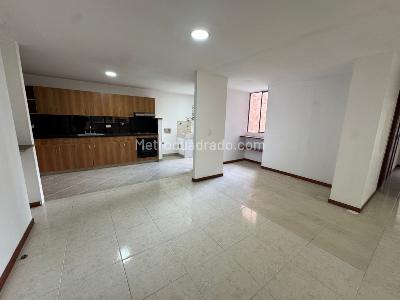 Apartamento en arriendo en Los Balsos, Medellín · foto 2 de 18