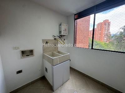 Apartamento en arriendo en Los Balsos, Medellín · foto 3 de 18