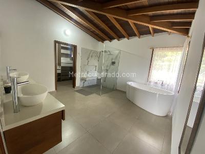 Casa de 3 alcobas en arriendo en Las Antillas, Envigado, 400 m² · foto 11 de 20