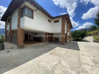 Casa de 3 alcobas en arriendo en Las Antillas, Envigado, 400 m² · foto 20 de 20