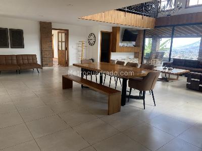 Casa de 3 alcobas en arriendo en Las Antillas, Envigado, 400 m² · foto 2 de 20