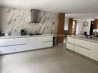 Casa de 3 alcobas en arriendo en Las Antillas, Envigado, 400 m² · foto 6 de 20