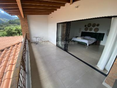 Casa de 3 alcobas en arriendo en Las Antillas, Envigado, 400 m² · foto 9 de 20