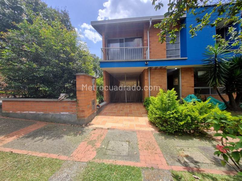 Spacious 3BR House in Suramerica