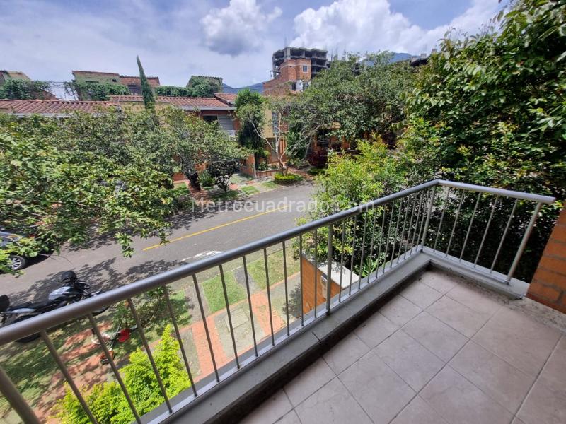 Spacious 3BR House in Suramerica - 2