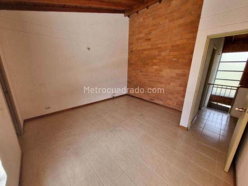 Spacious 3BR House in Suramerica - 4