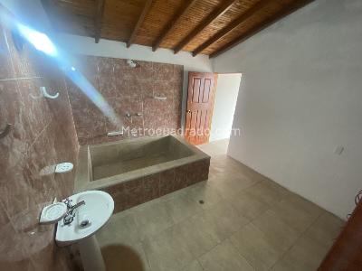 Apartaestudio en arriendo en Zuñiga, Envigado · foto 8 de 11