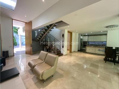 Casa de 4 alcobas en arriendo en Centro Comercial San Sebastian, Envigado, 454 m² · foto 2 de 20